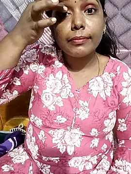 Snapshot of Renuma chatting on 7, 10, 2025 Renuma online show from 7, 10, 2025