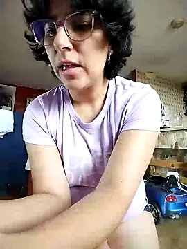 Snapshot of Im_Alma_ chatting on 4, 1, 2025 Im Alma online show from 4, 1, 2025