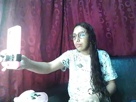 ifeelverywet andhot online show from 4, 1, 2025