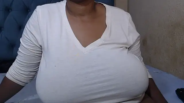 FlavoredNia online show from 4, 3, 2025