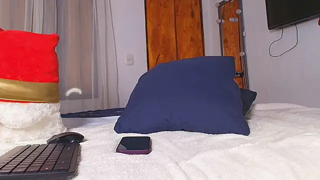 Isa bonnet online show from 4, 12, 2025