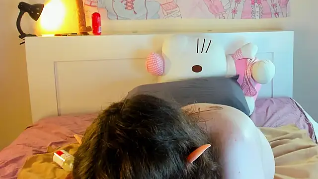 kuraii1  online show from 26, 12, 2024