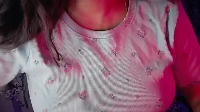 Snapshot of SexyAndHottie chatting on 10, 4, 2026 SexyAndHottie online show from 10, 4, 2026