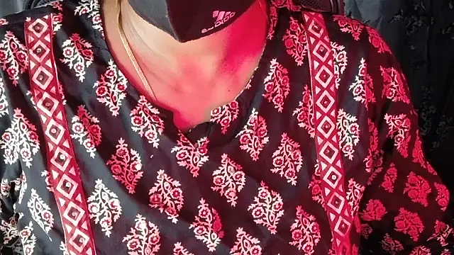 Snapshot of SexyAndHottie chatting on 15, 4, 2026 SexyAndHottie online show from 15, 4, 2026