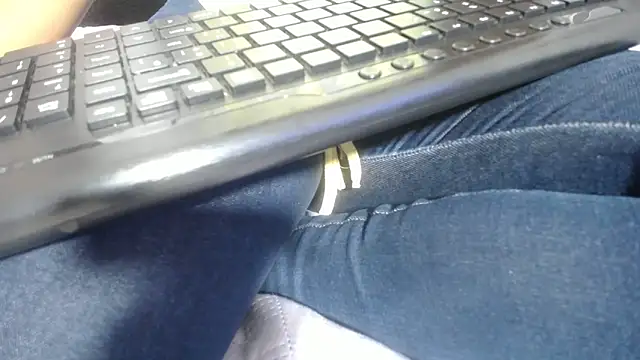 KOURTNEY-- online show from 20, 10, 2025