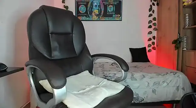 mikee scooth online show from 25, 2, 2025