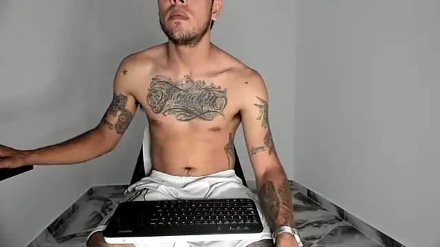 mikee scooth online show from 8, 11, 2025