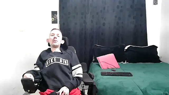 Snapshot of Sophia_and_Thomas chatting on 5, 3, 2025 Sophia and Thomas online show from 5, 3, 2025
