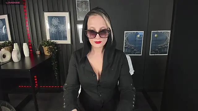 Queen Anna  online show from 24, 1, 2025