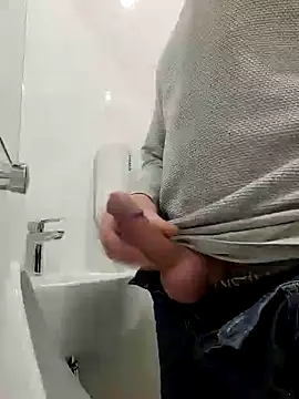 Snapshot of Veinedur chatting on 10, 12, 2024 Veinedur online show from 10, 12, 2024