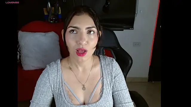 Snapshot of Carolaine69_ chatting on 9, 7, 2026 Carolaine69 online show from 9, 7, 2026