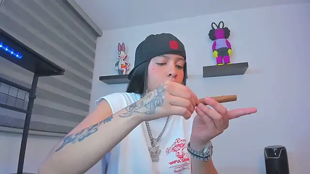 Gangster Girl online show from 26, 11, 2025