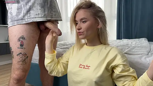 Snapshot of Adelovenick chatting on 12, 10, 2025 Adelovenick online show from 12, 10, 2025