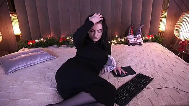 Daisy Delight online show from 22, 12, 2024