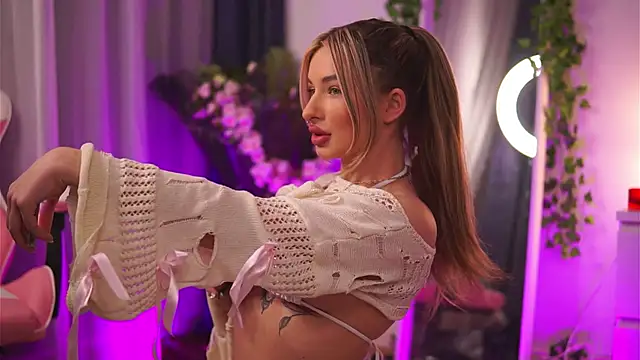 AvaShayy online show from 8, 2, 2025