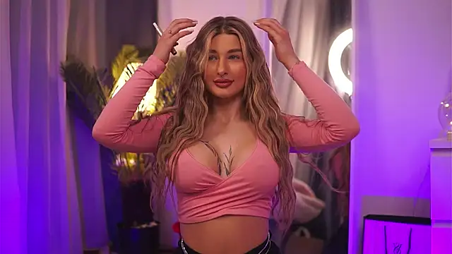 AvaShayy online show from 4, 3, 2025