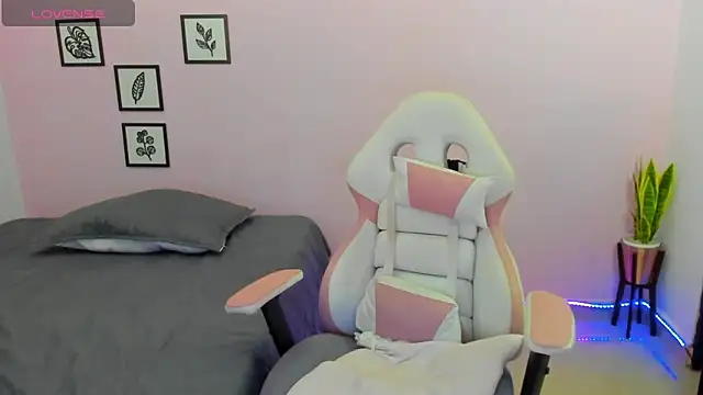 Snapshot of sophie_pazz chatting on 18, 9, 2025 sophie pazz online show from 18, 9, 2025