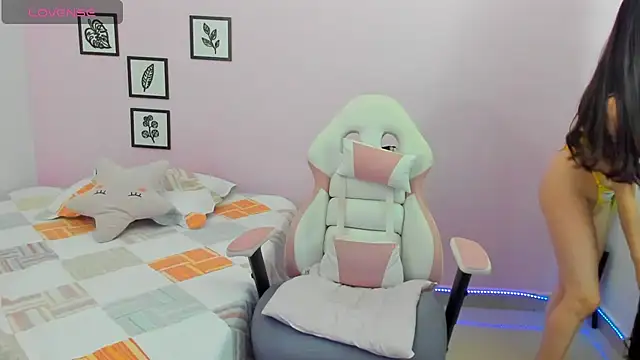 Snapshot of sophie_pazz chatting on 3, 10, 2025 sophie pazz online show from 3, 10, 2025