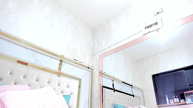 Snapshot of Victoriaa_millers chatting on 4, 10, 2025 Victoriaa millers online show from 4, 10, 2025