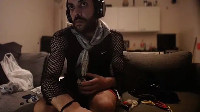 P4RtYBOII92 online show from 14, 9, 2025