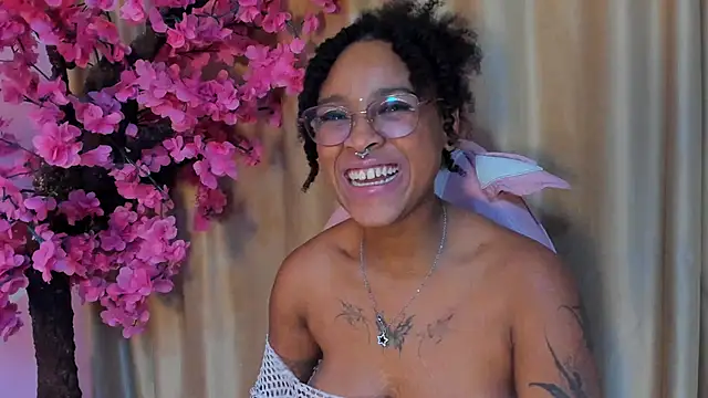 Elith noa online show from 8, 3, 2025