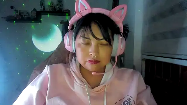 Shaddycute  online show from 15, 4, 2026