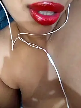 Snapshot of L-LOVE chatting on 11, 12, 2024 L-LOVE online show from 11, 12, 2024