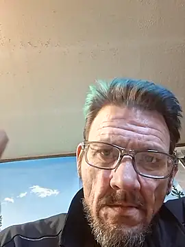 Snapshot of gettinit2wice chatting on 2, 5, 2026 gettinit2wice online show from 2, 5, 2026