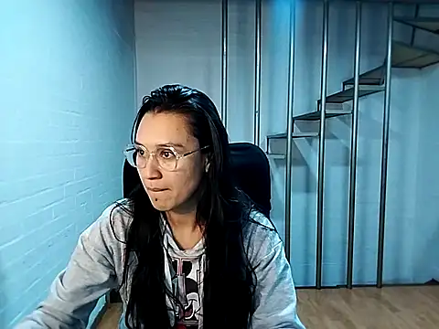 Jessie Desire online show from 5, 3, 2025