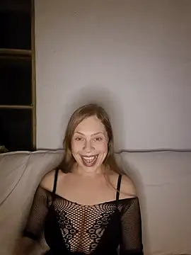 Snapshot of katiestevens chatting on 2, 10, 2025 katiestevens online show from 2, 10, 2025