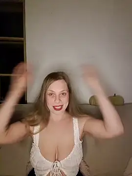 katiestevens online show from 31, 10, 2025