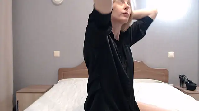 AvelinaLeoni online show from 7, 3, 2025