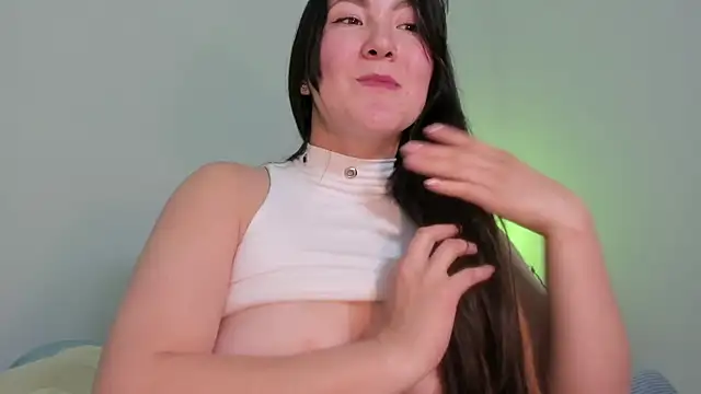 Elle Lee  online show from 21, 1, 2025