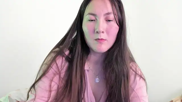 Elle Lee  online show from 3, 3, 2025