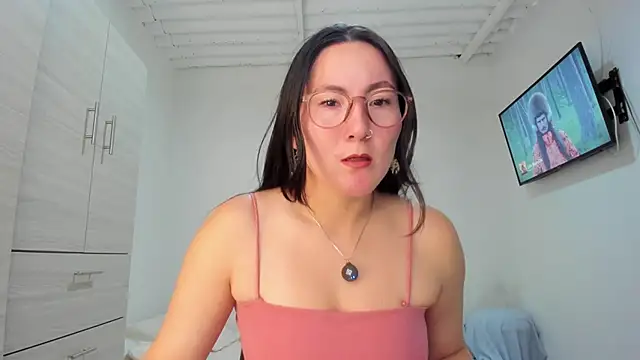 Elle Lee  online show from 4, 11, 2025