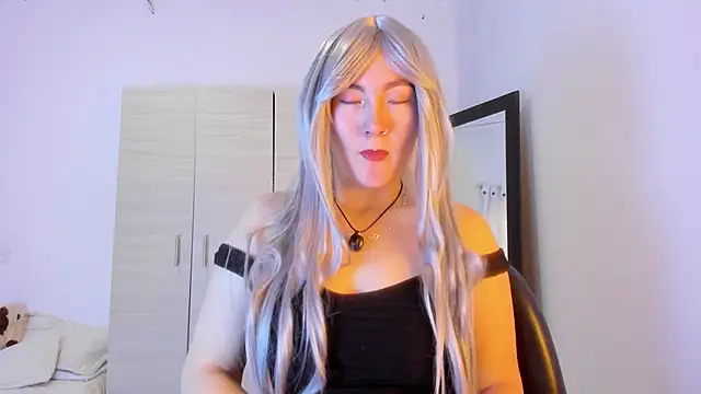 Elle Lee  online show from 1, 2, 2026