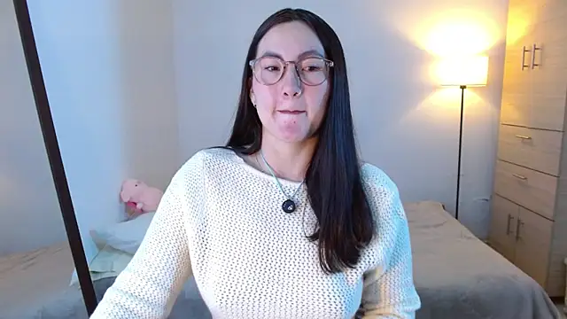 Elle Lee  online show from 29, 3, 2026