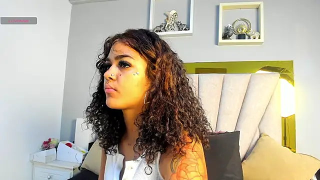 Snapshot of vahiolet_fuentes chatting on 2, 8, 2026 vahiolet fuentes online show from 2, 8, 2026