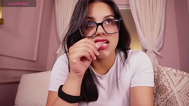 Snapshot of Sophia_wilsonn_ chatting on 17, 2, 2026 Sophia wilsonn online show from 17, 2, 2026