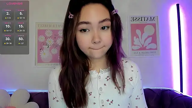 Fluffy Rose online show from 18, 1, 2025