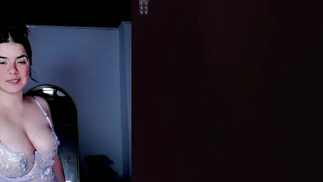Snapshot of Tamaraa_wet chatting on 4, 7, 2026 Tamaraa wet online show from 4, 7, 2026