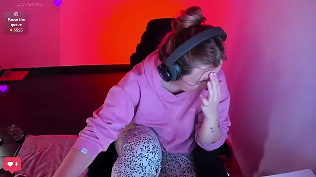 bonnie moon  online show from 31, 3, 2026