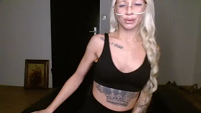 Snapshot of JuicyJanexo chatting on 17, 9, 2025 JuicyJanexo online show from 17, 9, 2025