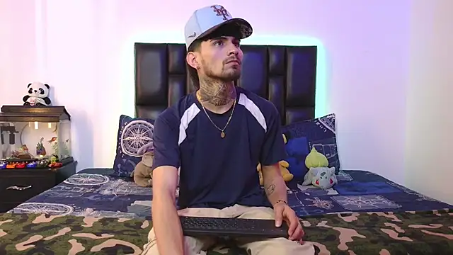 Snapshot of Brutal_Sex_Fucking chatting on 4, 2, 2026 Brutal Sex Fucking online show from 4, 2, 2026