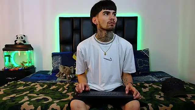 Snapshot of Brutal_Sex_Fucking chatting on 27, 2, 2026 Brutal Sex Fucking online show from 27, 2, 2026