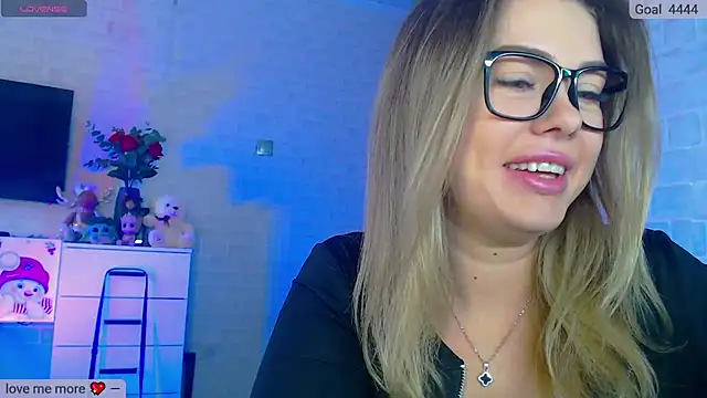 Snapshot of SuchCute chatting on 10, 3, 2025 SuchCute online show from 10, 3, 2025