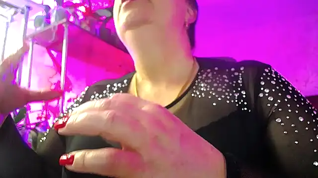  Sweet Woman online show from 3, 3, 2025