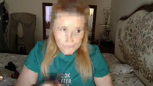 Snapshot of JosieAndYou chatting on 1, 2, 2026 JosieAndYou online show from 1, 2, 2026