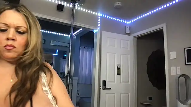 curvyfunlover online show from 23, 11, 2025