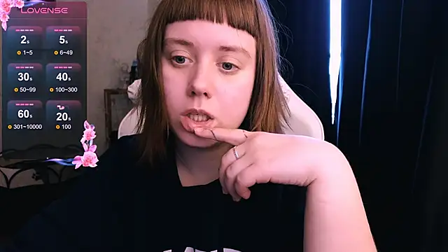 Snapshot of June_shy0 chatting on 11, 1, 2025 June shy0 online show from 11, 1, 2025